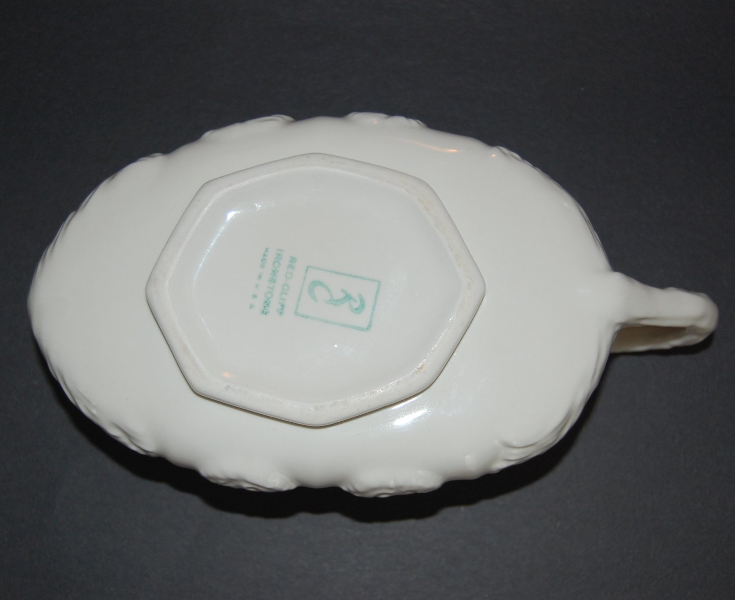 Red-Cliff Ironstone White Grape Leaf Pattern Sauce/Gravy Boat 1960s-1970s