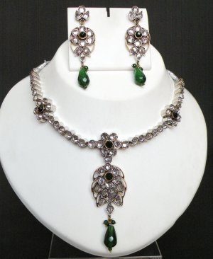 STUDIO DESIGNER VICTORIAN ANTIQUE FINISH AD EMERALD NECKLACE EARRING SET y38