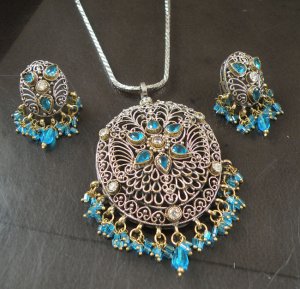 VICTORIAN STYLE ANTIQUEE SILVER FINISH AD SAPPHIRE BIG PENDANT NECKLACE SET F51