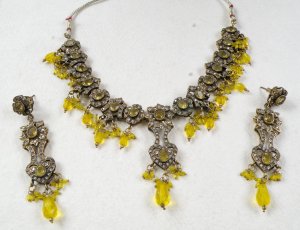 STUDIO DESIGNER VICTORIAN ANTIQUE FINISH REVERSE AD NECKLACE EARRING SET F62