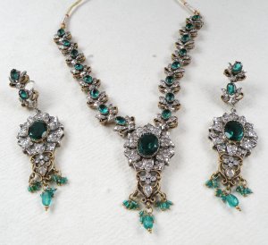 VICTORIAN ANTIQUE FINISH REVERSE AD TEAL GREEN SAPHHIRE NECKLACE EARRING SET F56