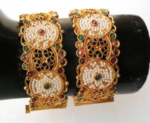 VERY BEAUTIFUL INDIAN GOLD FINISH POLKI PEARL RUBY BANGLE KADA BRACELET 2P DJ151