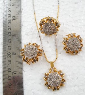 Pakistani gold pendant set hotsell