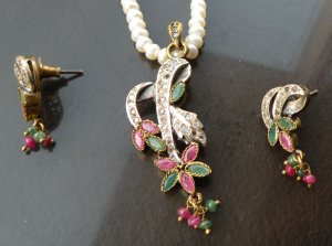 Antique Sterling Silver Style Gemstone Pendant Set with earring SIG49m
