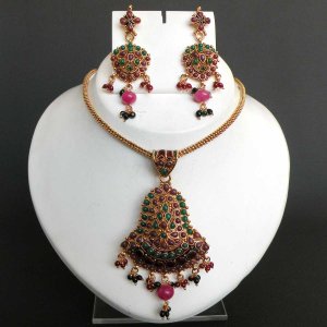 UNIQUE GOLDTONE SIMULATED RUBY EMERALD HINGED POLKI FASHION NECKLACE SET FQ65