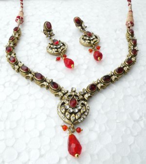 AWESOME! 3 PC GOLD TONE VICTORIAN DESIGNER SIMULATED CZ RUBY NECKLACE SET VJ299
