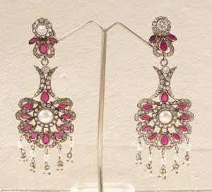 PREMIUM L@@K DESIGNER SILVER TONE VICTORIAN SIMULATED CZ RUBY PEARL EARRINGS F41