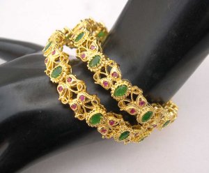 BEAUTIFUL GENUINE INDIAN GOLD TONE EMERALD RUBY 2PC BANGLES BRACELET 2.6 VB518