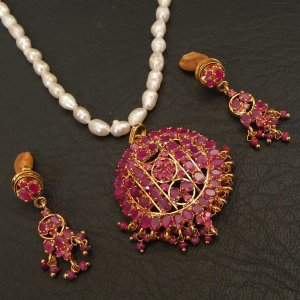 ROYAL INDIAN CHRISTMAS JEWELRY ECL RUBY  PENDANTEARRING 3P RE155