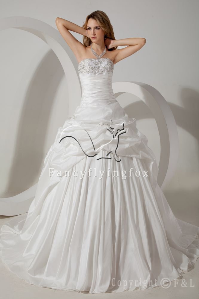 classic strapless ivory taffeta ball gown floor length wedding gowns with pleats IMG-1524