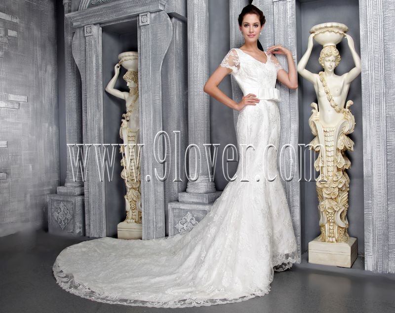 vintage short sleeves v-neck a-line floor length lace wedding dress with chapel train IMG-2499