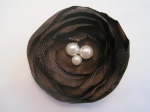 Brown Circle Flower - Multi-pearl Center