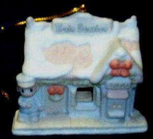 MIB PRECIOUS MOMENTS SUGAR TOWN TRAIN STATION 1996