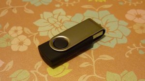 4GB COOL BLACK SWIVEL Flash Memory Stick Thumb Drive