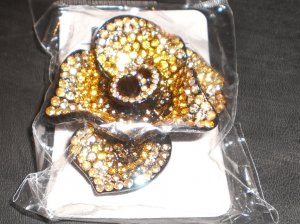 gold brooch/pin