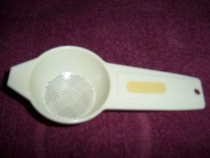 Measuring Cup/Strainer  1/4 Cup