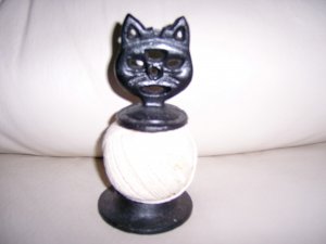 String Cord On Cat Holder BNK274