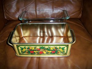 Pyrex Loaf Pan & Metal Carry Bin BNK338