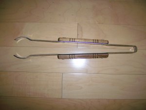 BBQ Thongs 15"Steel W Wood Handle BNK339