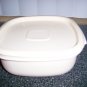 Rubbermade 8x7x3 or 6 Cup Serving Storage Dish BNK409