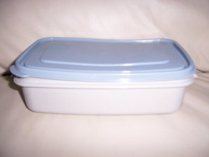 Storing Serving Rubbermaid Dishes  BNK427