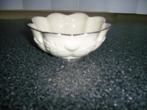 Lenox White Porceleon 5x2 Serving Bowl BNK435