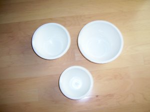 Set Of Three Plastic Bowls BNK443