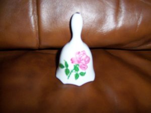 White Handcrafted Bell w Ringer 2x4  BNK484