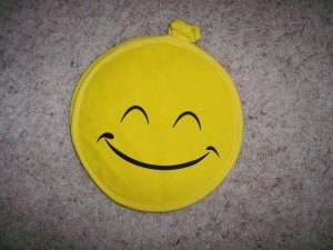 Pot Holders Pair Smiley Faces BNK605