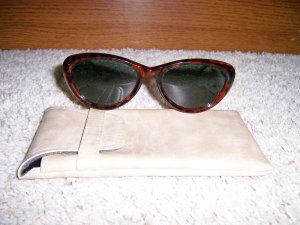 Unisex Sunglasses With Leatherite Case BNK1129