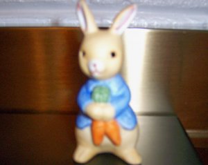 Standing Bunny W Carrots 3 1/2" Tall  BNK1366