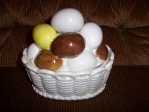 CAndy Dish Porcelain  W Eggs Cover  BNK1374