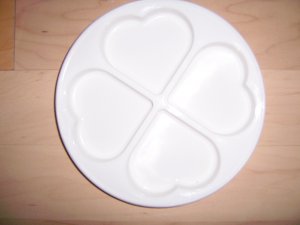 MicroWave Four Heart Shaped Partitions Dish  BNK1473