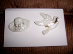 Lenox Fine Ivory W 24K Gold Trim Hat & Dove Pins BNK1966