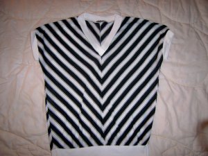 Ladies/Misses Black/White Sleeveless Top Size 32 BNK2124