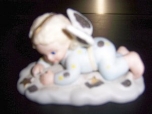 Angel Figerine Laying On Cloud By Bronson Collectables BNK2230
