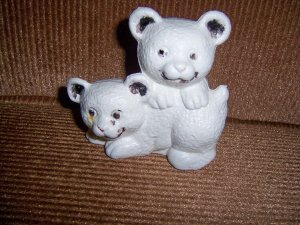 Two Bear Baking Soda Holder For Fridg  BNK2333