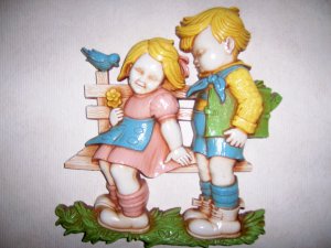 Hummel Couple Sitting On Park Bench   Wall Hangr BNK2656