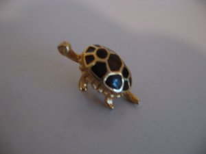 Gold Tone Purple Turtle Brooch