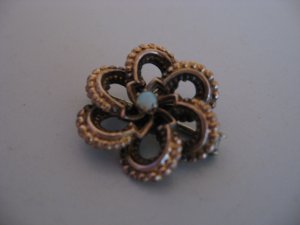 Gold Tone Wreath Brooch