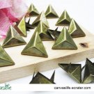 100Pcs 15mm Antique Bronze triangle STUDS