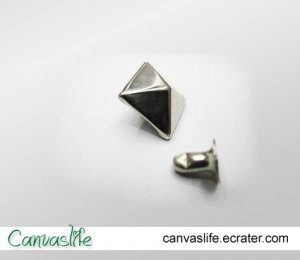100pcs 8mm Silver Color Pyramid Stud