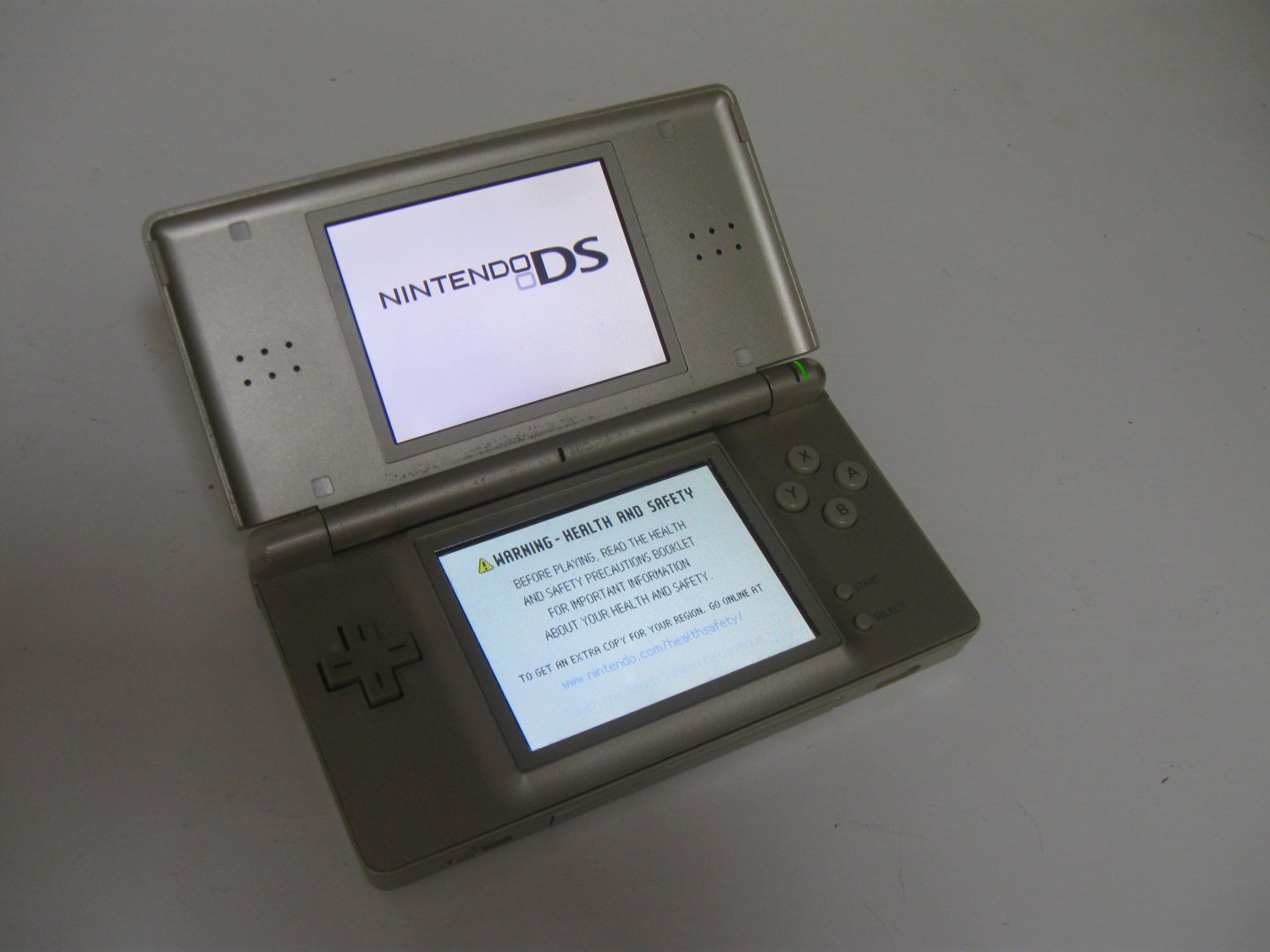 Nintendo DS Lite Zelda Triforce Gold Edition