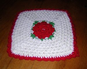 Hand crocheted potholder with Irish petaled red rose center perfect vintage hc1004