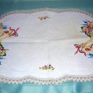 Vintage embroidered linen table mat southern belle crocheted edging hc1154