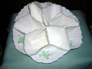 Cotton bun cozy server green embroidery applique vintage linens hc1250