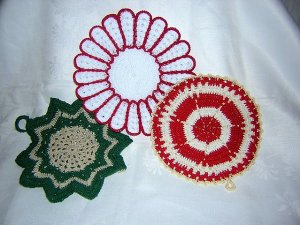 3 Hand crocheted potholders table mats in Christmas colors all excellent vintage hc1294