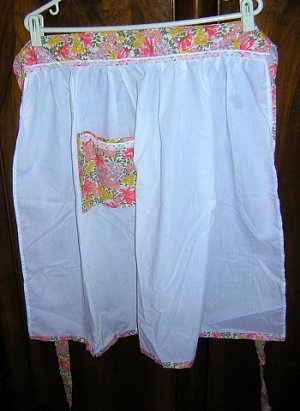 White handmade apron with chintz floral and lace trim hc1298