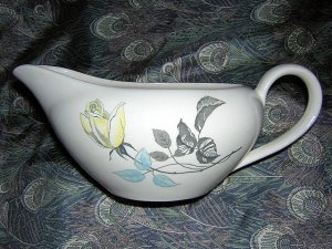 J & G Meakin Eames era gravy sauce boat yellow rose hc1310