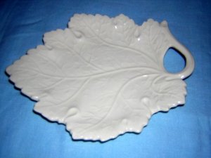 Erphila Czechoslavakia grape leaf plate vintage piece hc1409